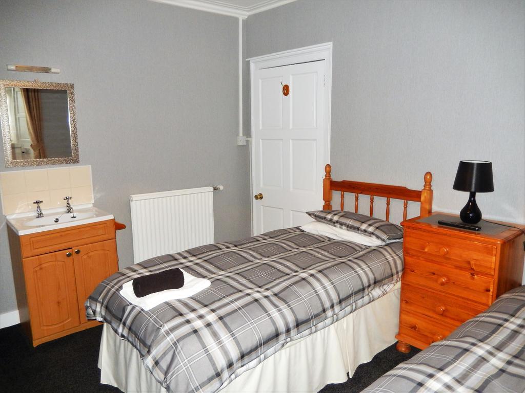 Gales Guesthouse Абърдийн Екстериор снимка